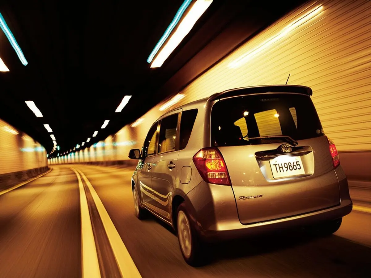 Toyota Ractis I Хэтчбек 5 дв. — сүрөт 5