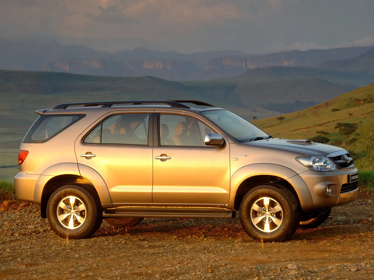 Toyota Fortuner I Внедорожник 5 дв. — фото 2
