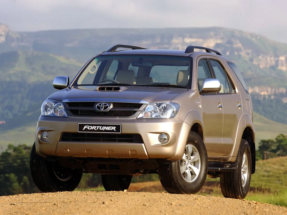 Toyota Fortuner I Внедорожник 5 дв. — фото 3