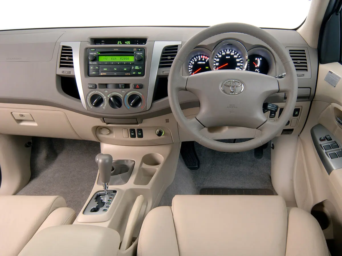Toyota Fortuner I Внедорожник 5 дв. — фото 5