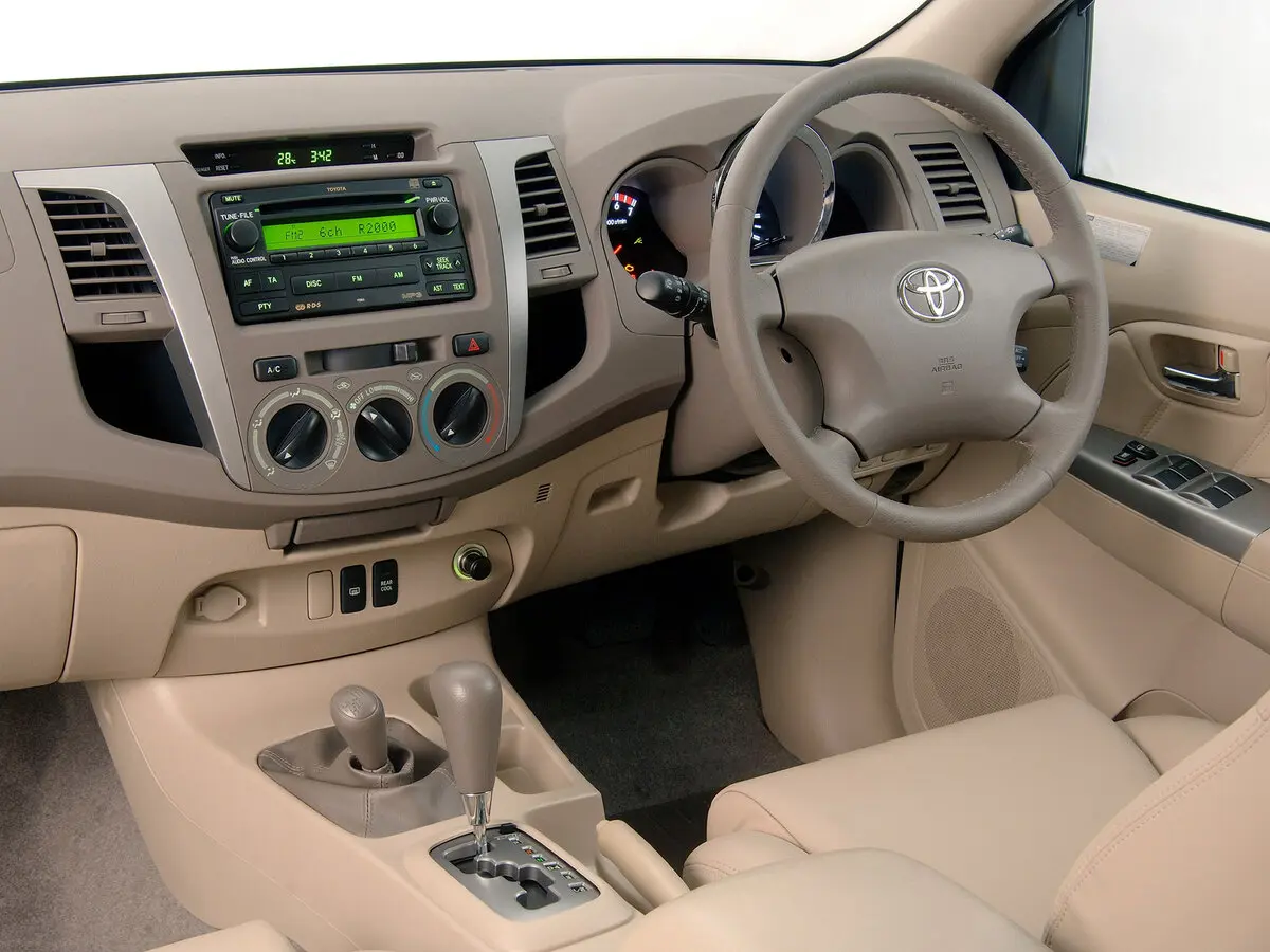 Toyota Fortuner I Внедорожник 5 дв. — фото 6