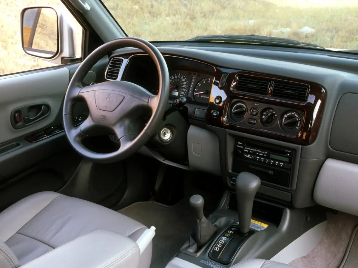 Mitsubishi Montero Sport I Внедорожник 5 дв. — фото 12