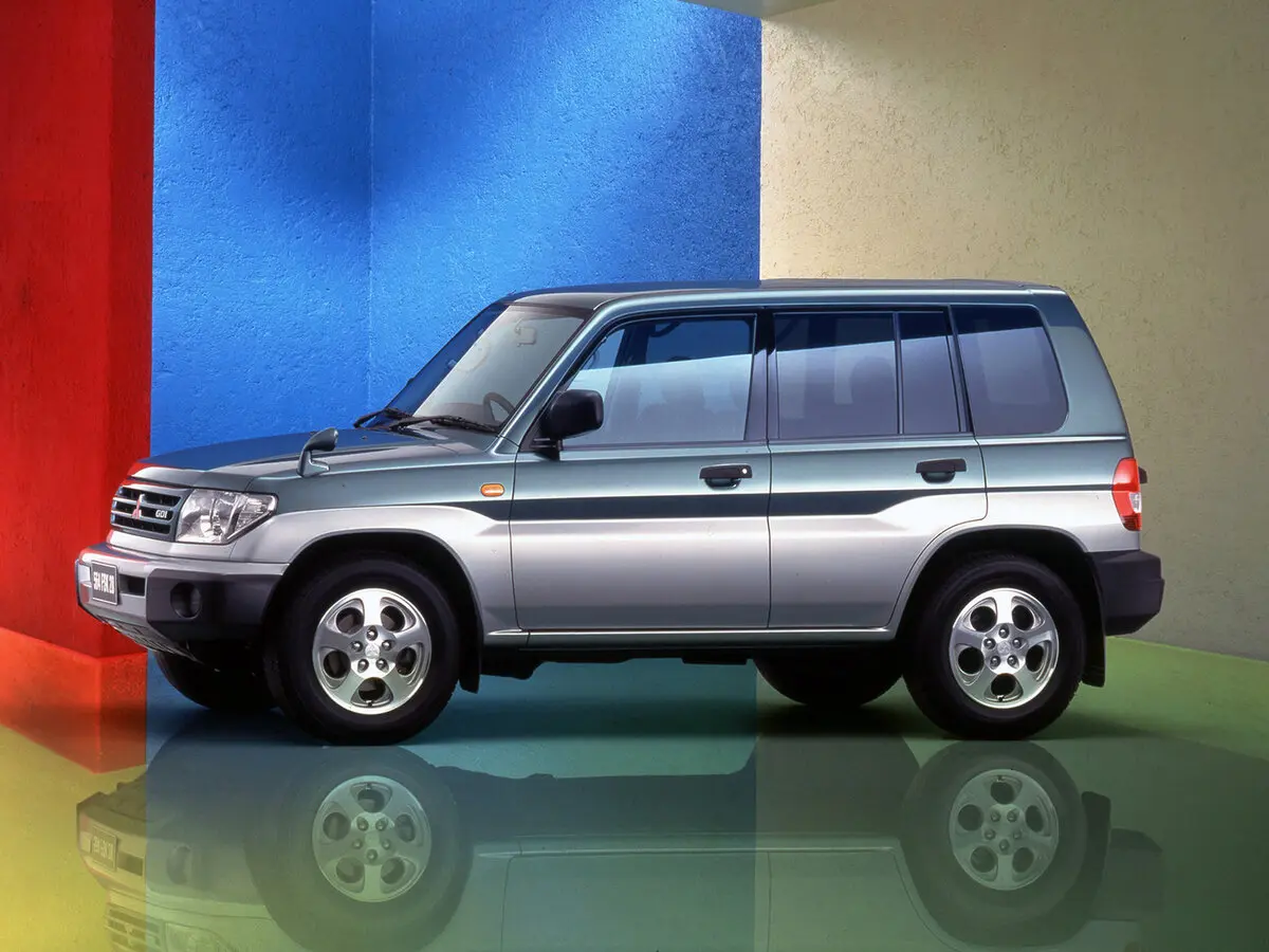 Mitsubishi Pajero iO 1998 – 2007 Внедорожник 5 дв. — сүрөт 2