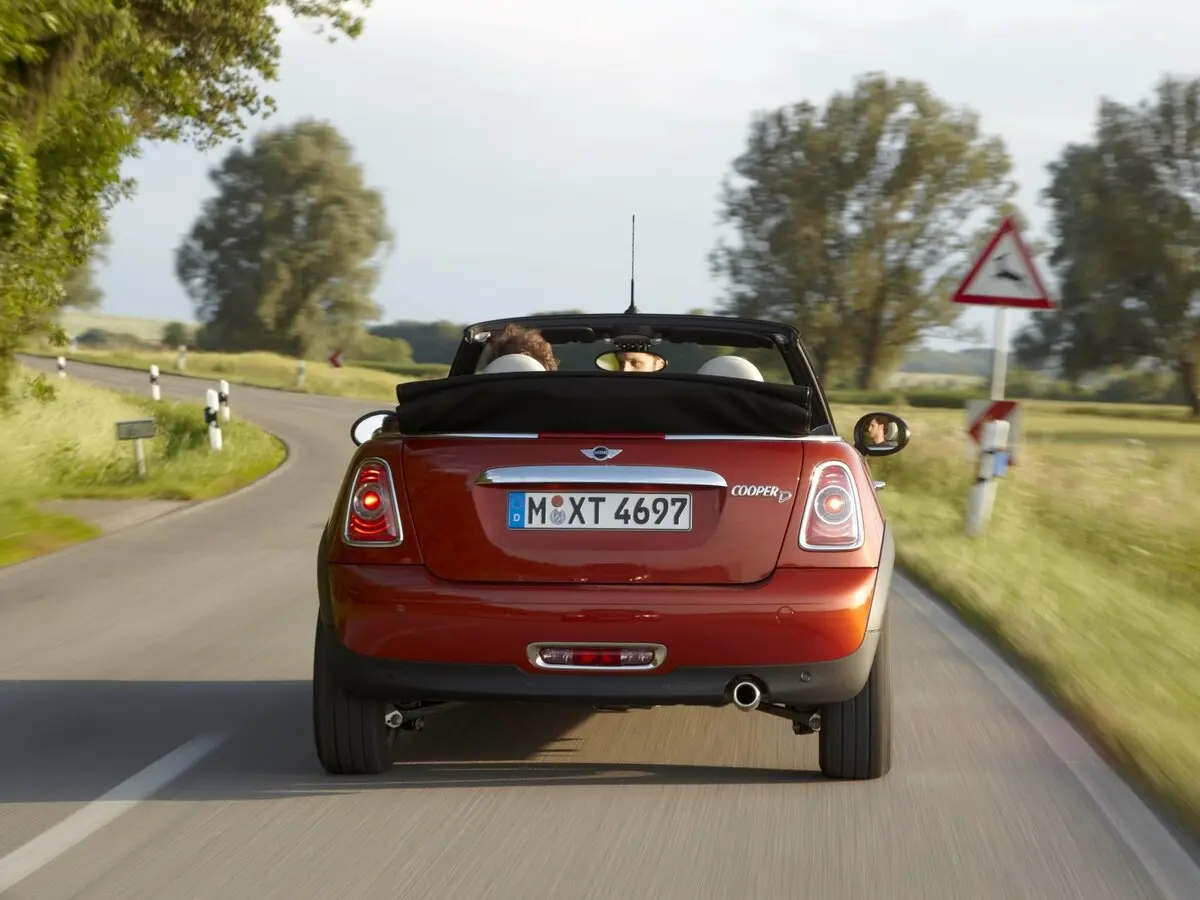 Mini Cabrio II Рестайлинг Кабриолет — photo 4