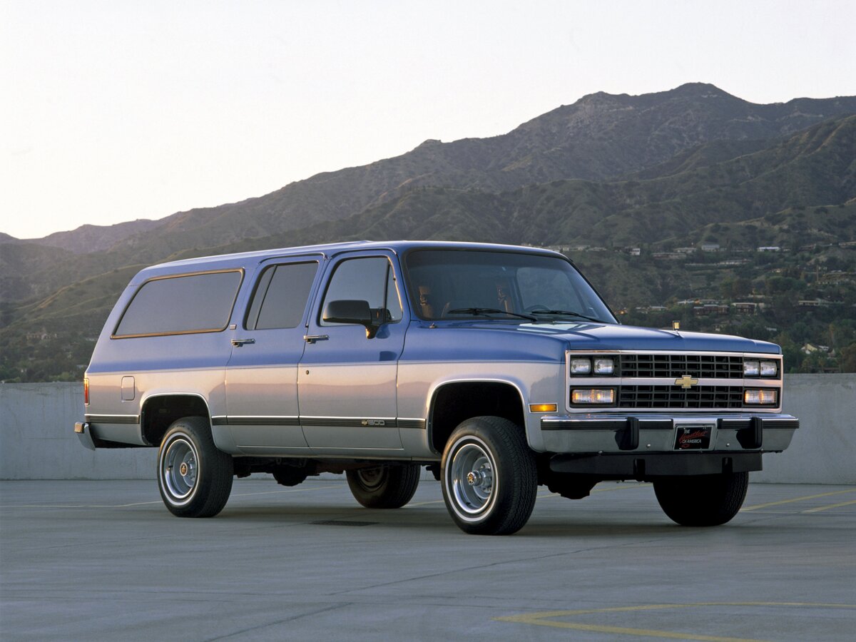 Chevrolet Suburban VII