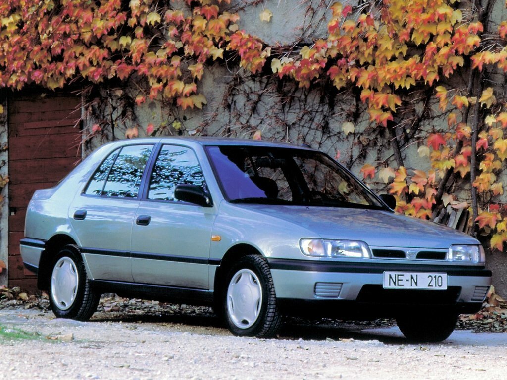 Nissan Sunny N14 Лифтбек