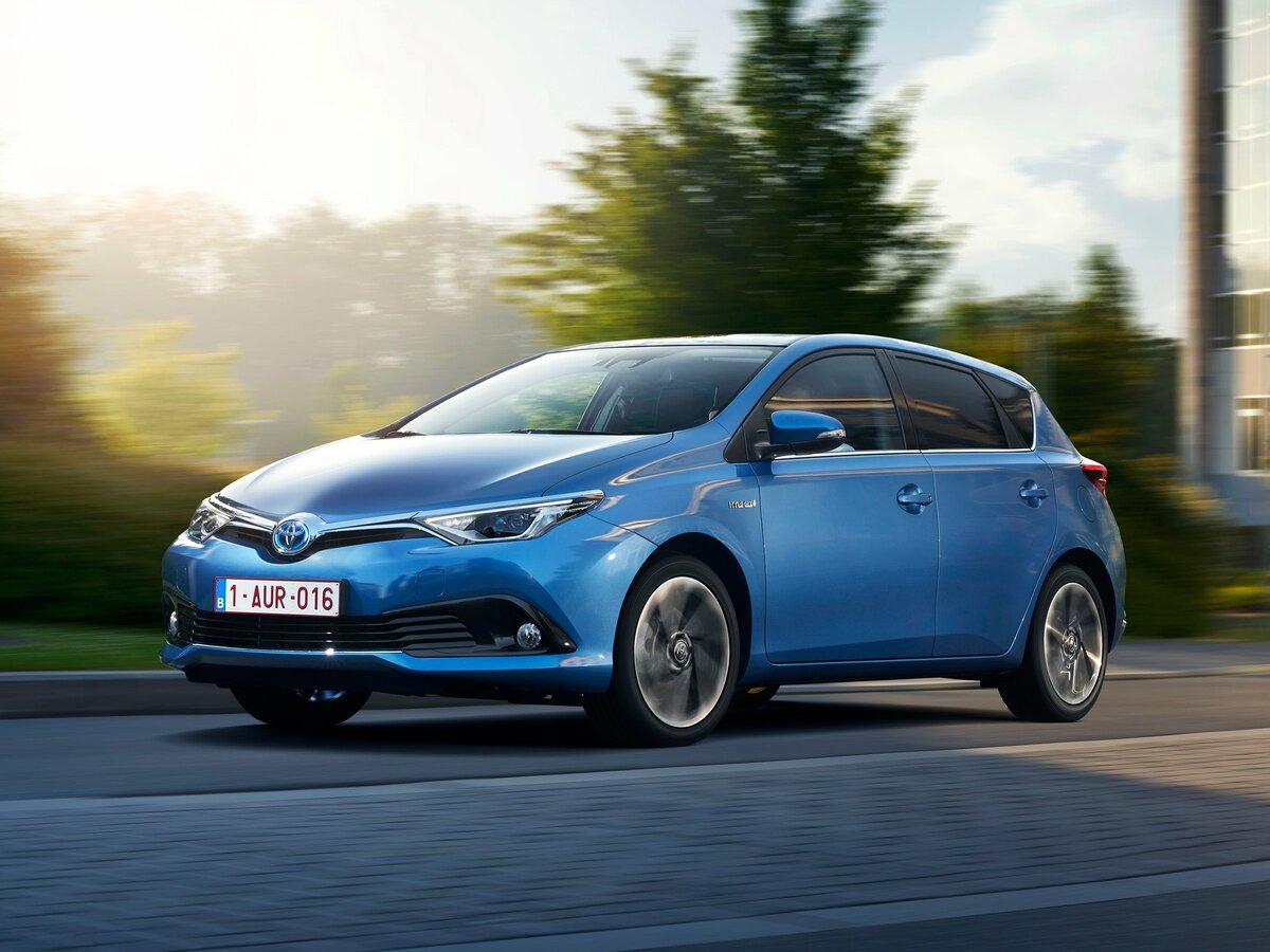Toyota Auris II Рестайлинг Хэтчбек 5 дв.