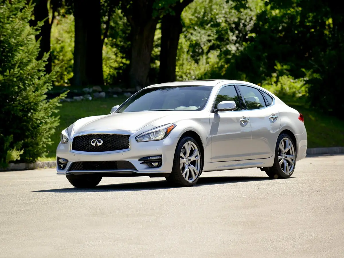 Infiniti Q70