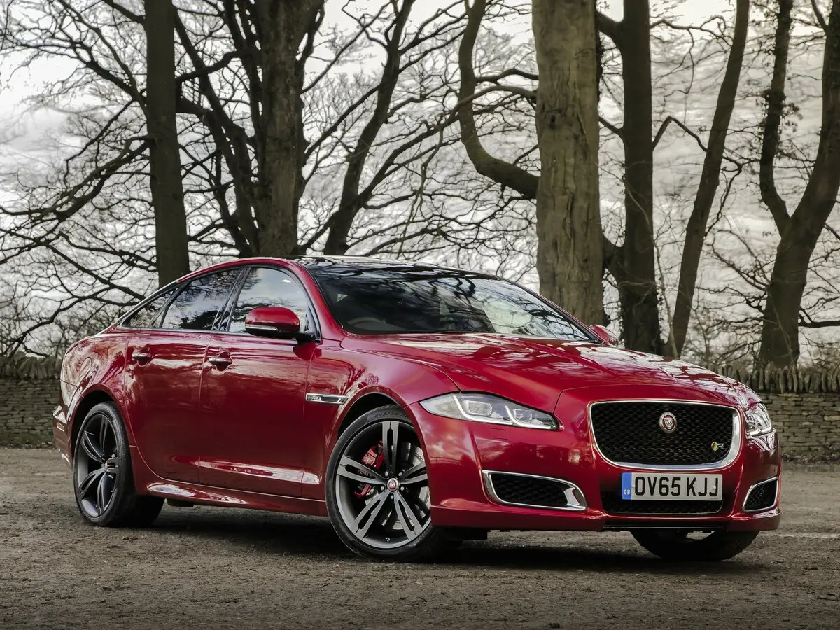 Jaguar XJR
