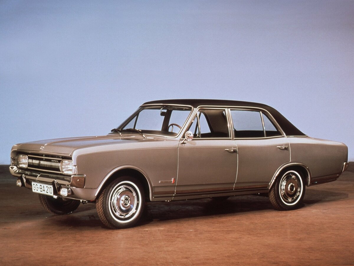 Opel Commodore A Седан