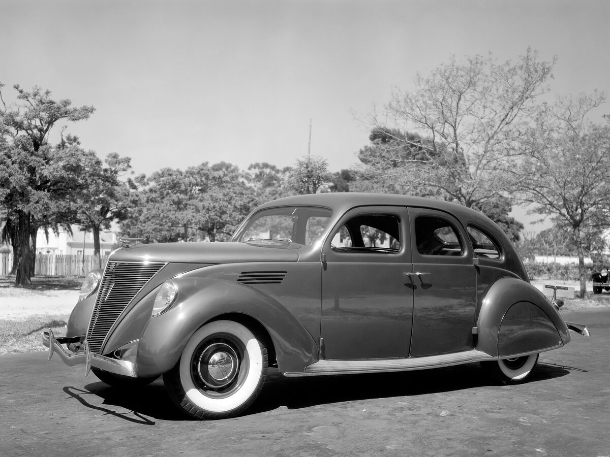 Lincoln Zephyr 1936 – 1942 Седан