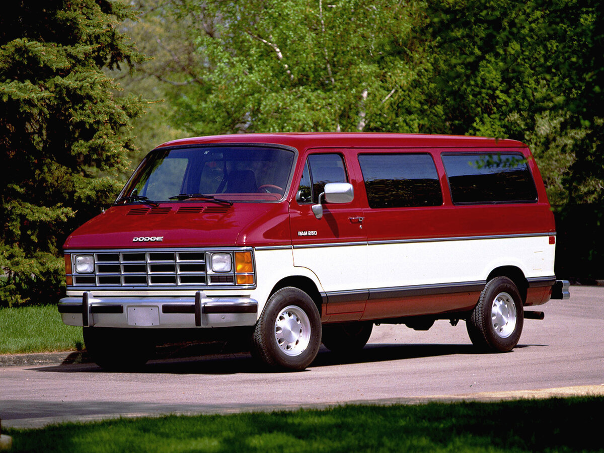 Dodge RAM Van II Минивэн