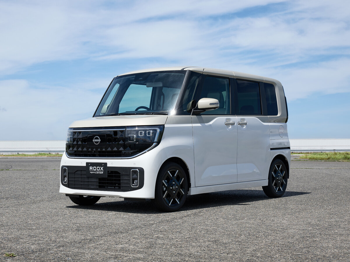 Nissan Roox III