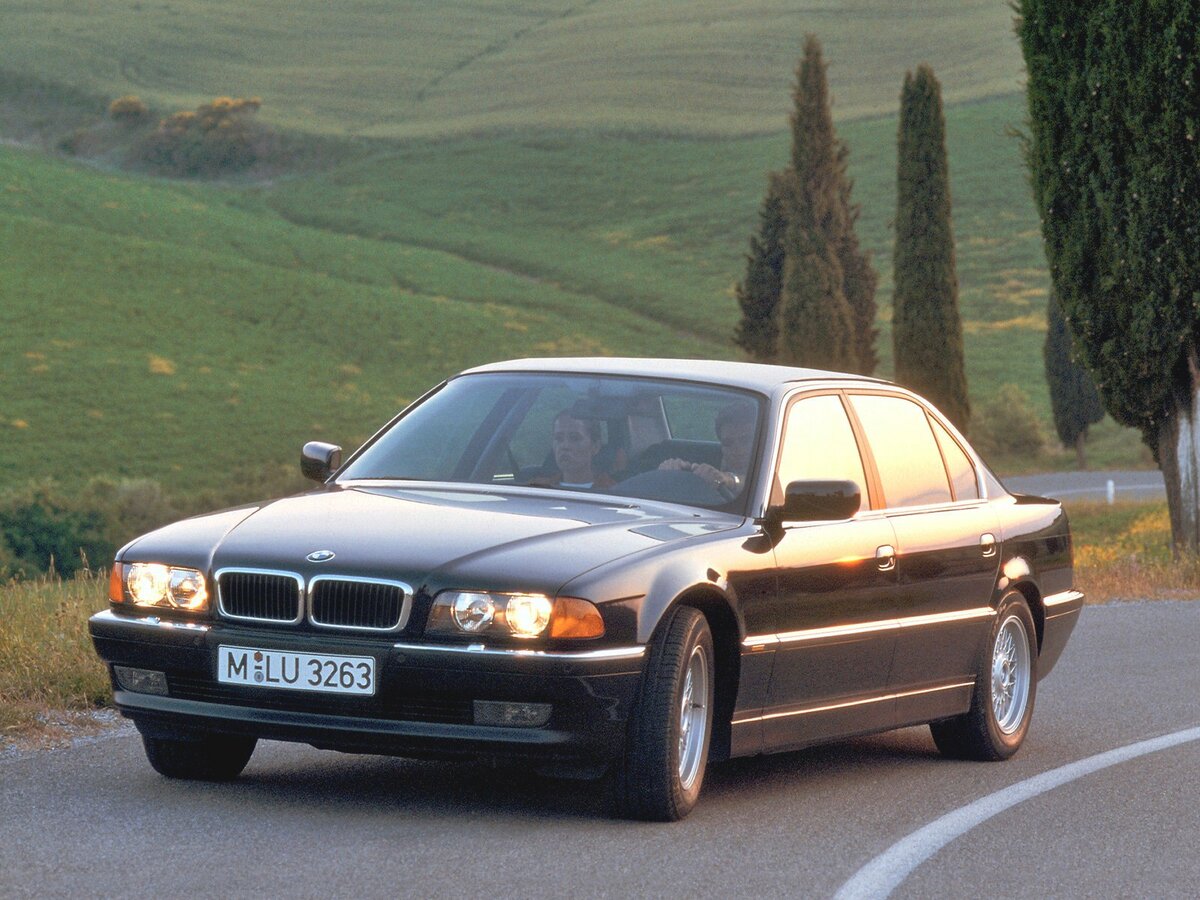 BMW 7 серии III (E38) Седан