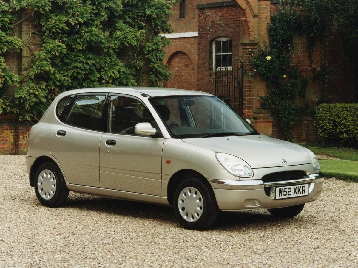 Daihatsu Sirion I (M1)