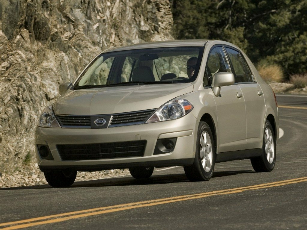 Nissan Versa I Хэтчбек 5 дв.