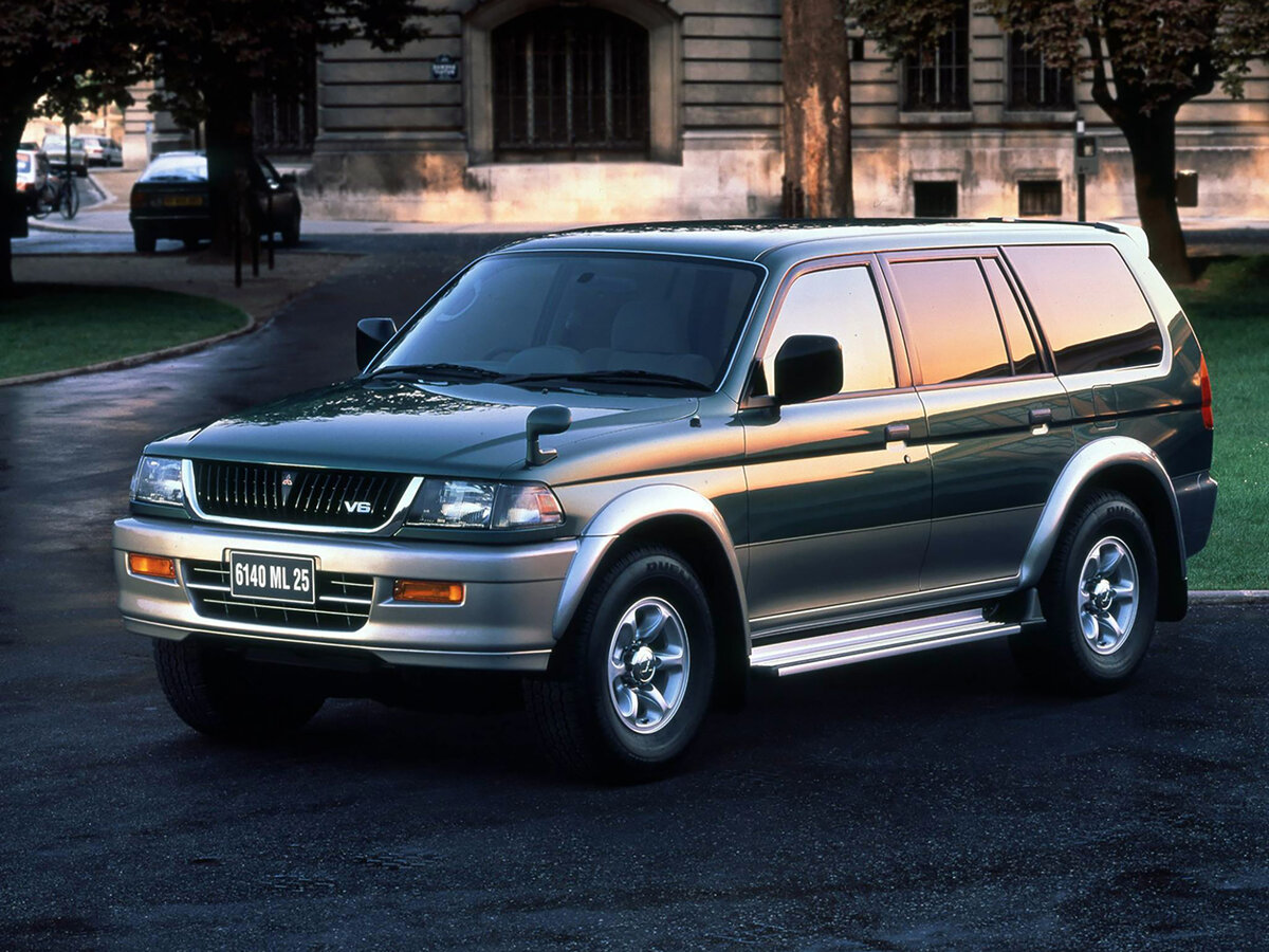Mitsubishi Challenger I