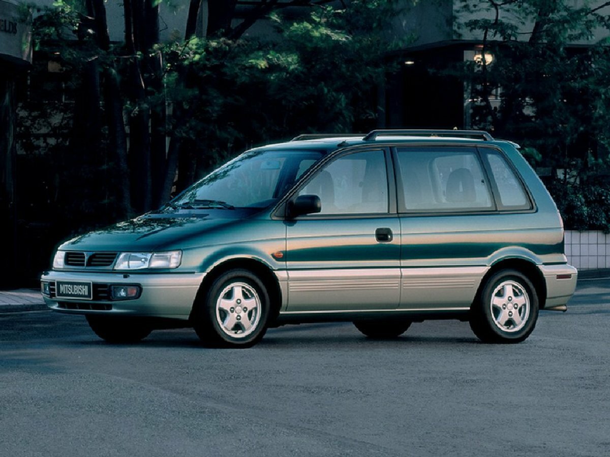 Mitsubishi Space Runner I