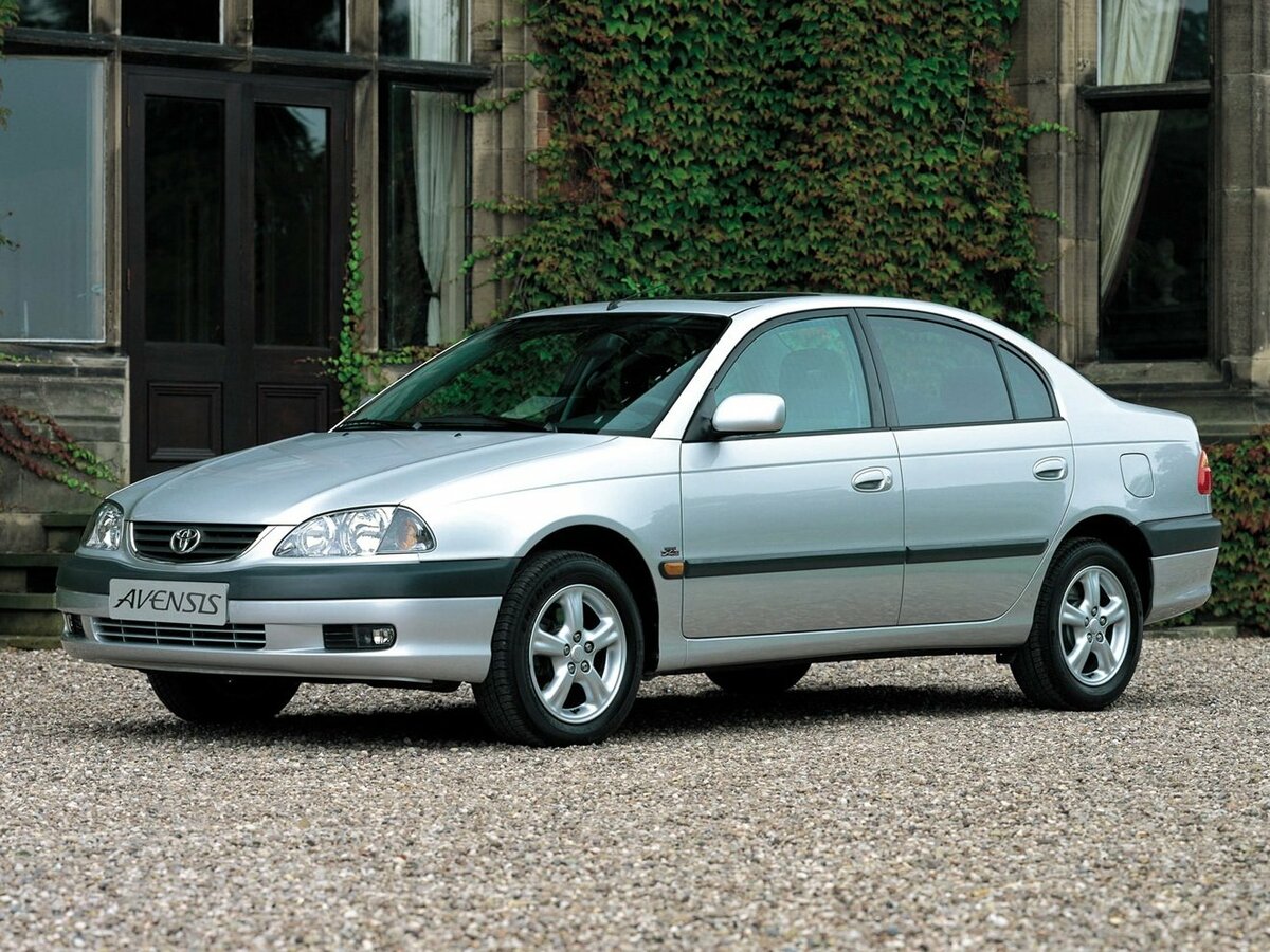 Toyota Avensis I Рестайлинг Лифтбек