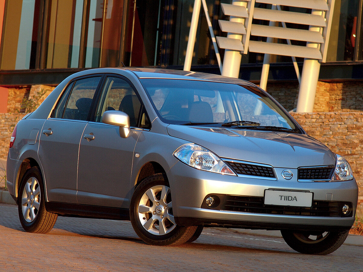 Nissan Tiida I Седан