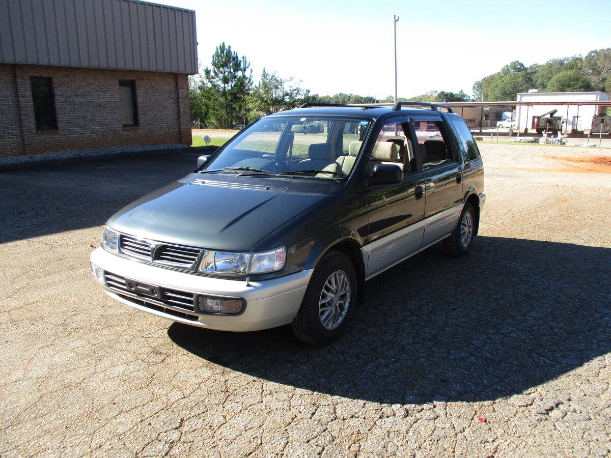 Mitsubishi Chariot II
