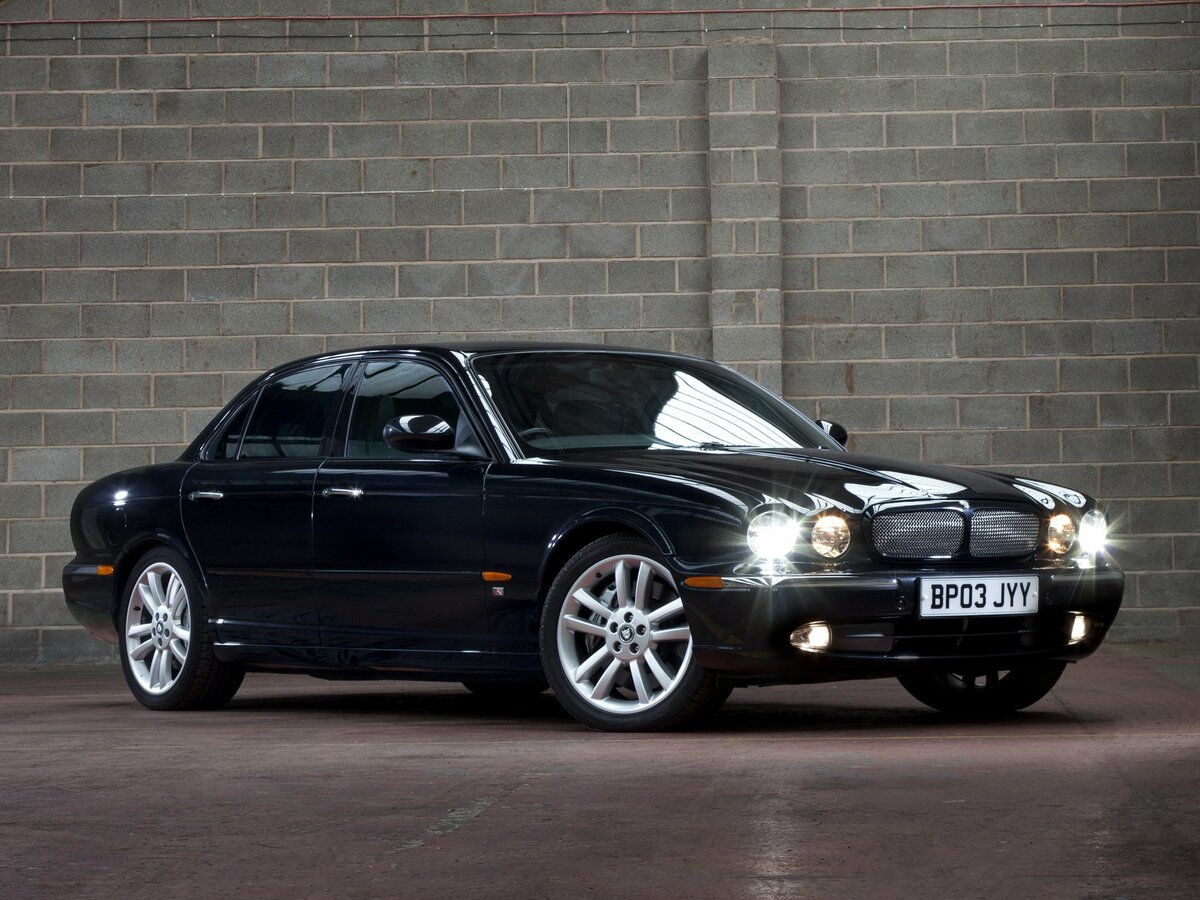 Jaguar XJR III (X350)