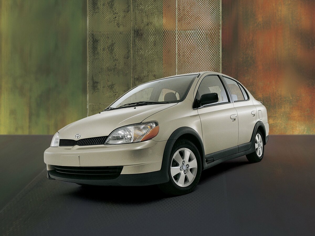 Toyota Echo 1999 – 2005 Седан